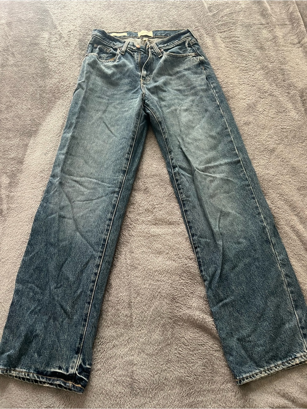 Universal Thread Women’s Medium Blue Straight Jeans